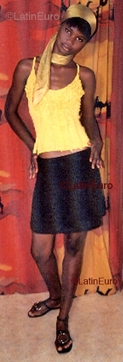 Date this nice looking Any Country girl Evelyne from  A9564