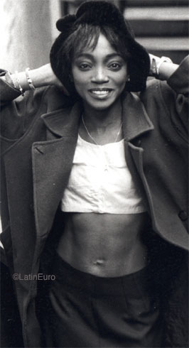 Date this voluptuous Any Country girl Sandra from  A9916