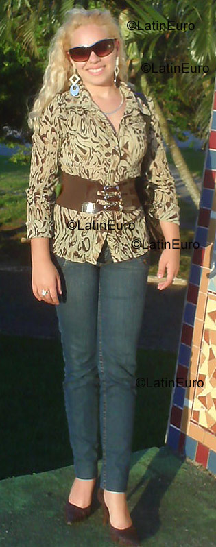 Date this attractive Brazil girl Lilian-Bra from Criciuma B1016