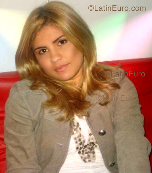 Date this voluptuous Brazil girl Fernanda from Cajazeiras B1129