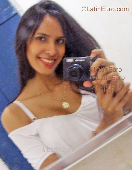 Date this voluptuous Brazil girl Barbara from Aracaju B1130