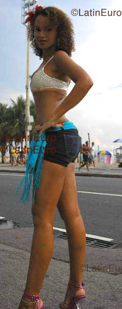 Date this nice looking Brazil girl Fernanda from Rio De Janeiro B1152