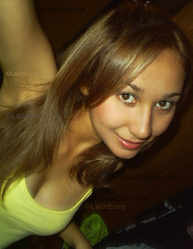 Date this hard body Brazil girl Alessandra from Campinas B1283