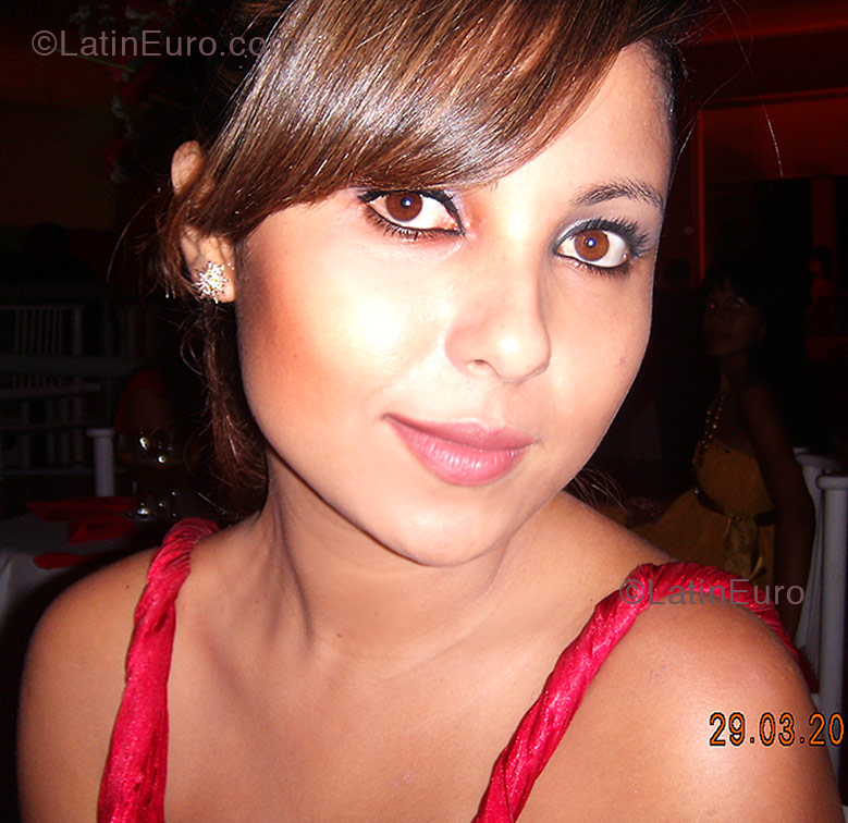 Date this attractive Brazil girl Juliana from Goiania B1286