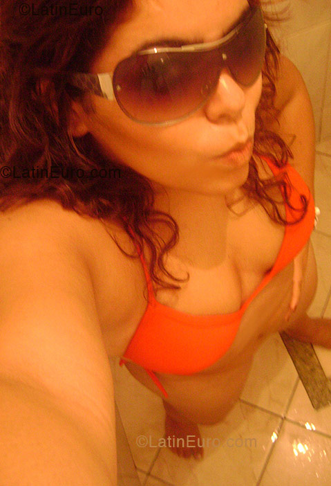 Date this foxy Brazil girl Nayara- from Campinas B1329