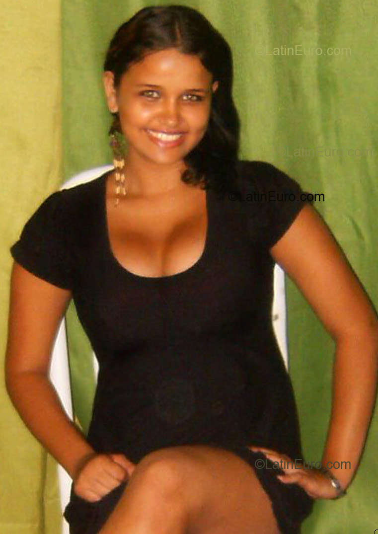 Date this hot Brazil girl Melissa from Cuiaba B1370