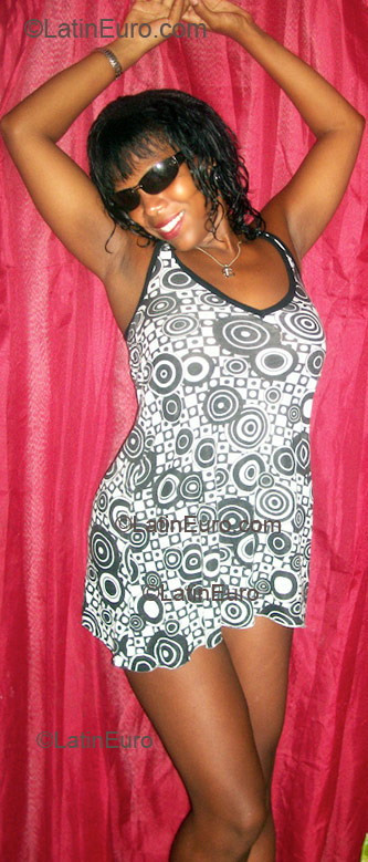 Date this hot Brazil girl Patricia from Salvador B1398