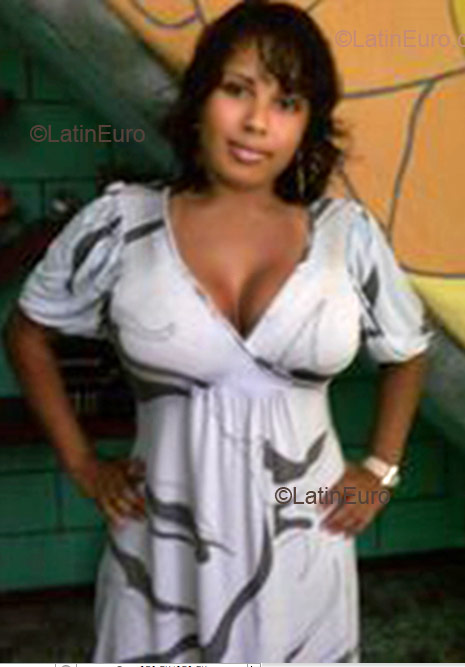 Date this charming Brazil girl Bruna from Rio de Janeiro B1472