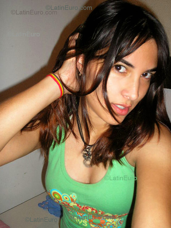 Date this passionate Brazil girl Vanessa from Curitiba B1560