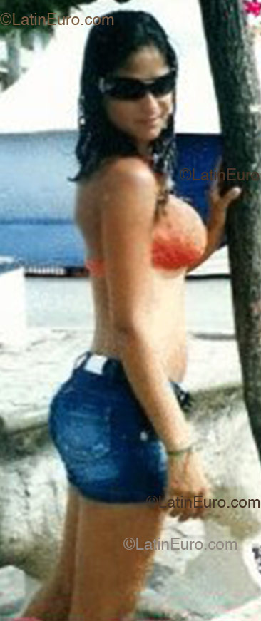 Date this sultry Brazil girl Erika from Mantena B1573