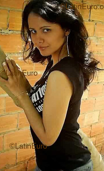Date this gorgeous Brazil girl Kelly from Foz do Iguacu B1599
