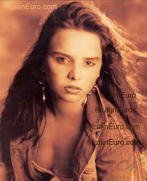 Date this hard body Brazil girl Joice from Arroio do Silva B1618