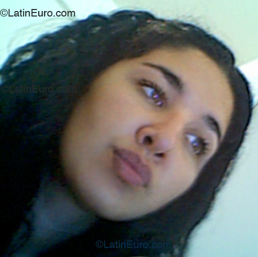 Date this voluptuous Brazil girl Ana from Porto Alegre B1693