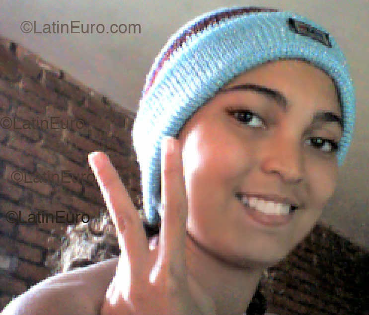 Date this good-looking Brazil girl Samanta from Sete Lagoas B1704