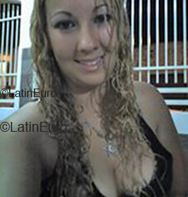 Date this cute Brazil girl Ahagiani from Auriflama B1709