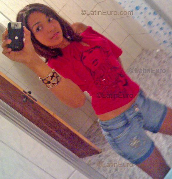 Date this fun Brazil girl Carina from Guaruja B1837