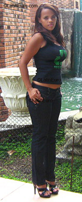 Date this voluptuous Brazil girl Alexandra from Recife B1866