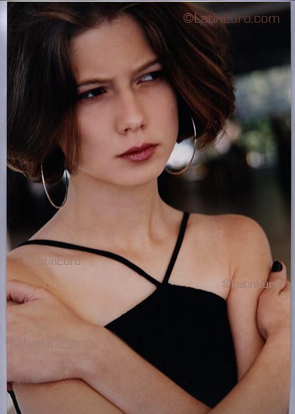 Date this pretty Brazil girl Marielle from Bebedouro B1883