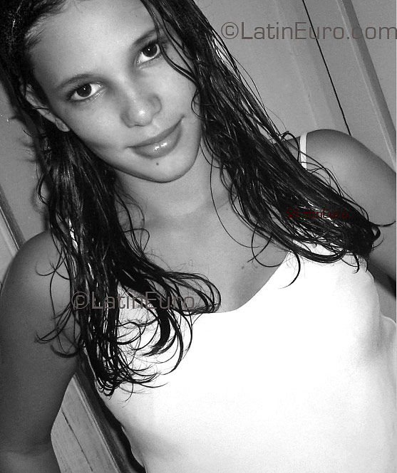 Date this exotic Brazil girl Gleyce from  B1897