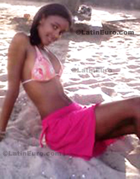 Date this exotic Brazil girl Lilia from Ubatuba B190