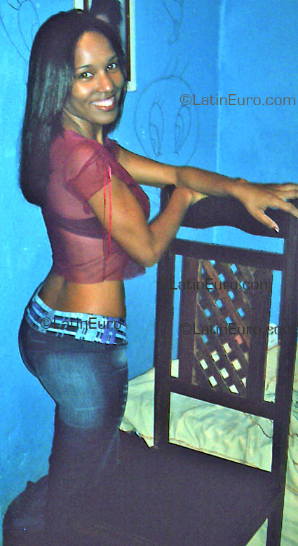 Date this cute Brazil girl Elizandra from Contagem B1904