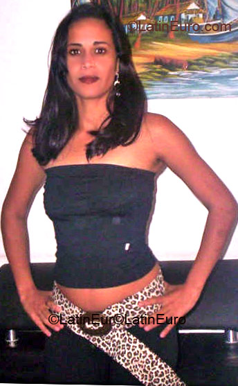 Date this attractive Brazil girl Pollyana from Belo Horizonte B2005