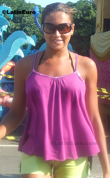 Date this tall Brazil girl Adriana from Nova Iguacu B202