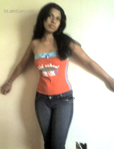 Date this stunning Brazil girl Claudia from Ceilandia B2027