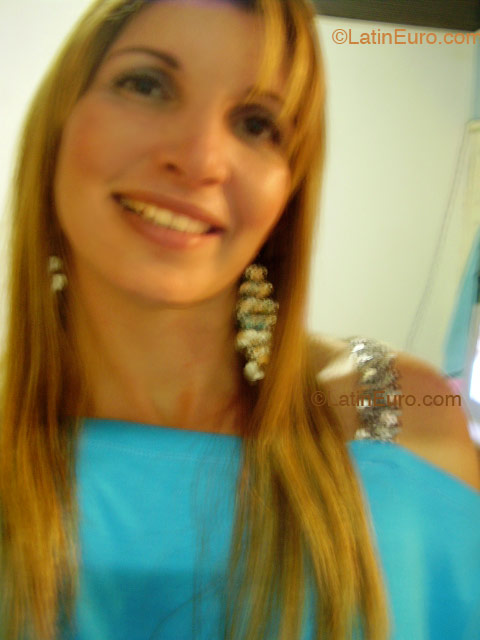 Date this athletic Brazil girl Dilaney from  B2063