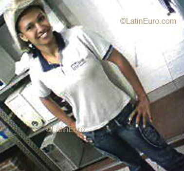 Date this young Brazil girl Viviane from Belo Horizonte B2108