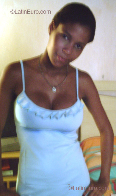 Date this nice looking Brazil girl Lucimar from Rio de Janeiro B2165