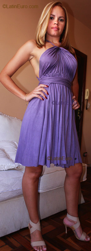 Date this attractive Brazil girl Janaina from RIO DE JANEIRO B2290