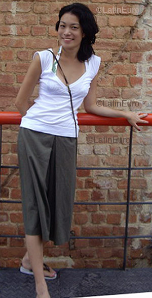 Date this good-looking Brazil girl Glaucia from SAO PAULO B2305