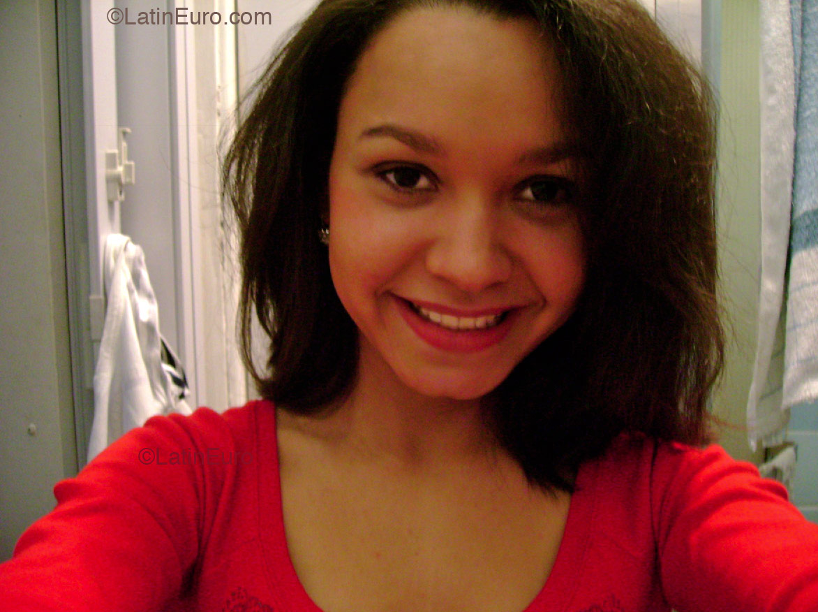 Date this hard body Brazil girl Monique from Fortaleza B2334