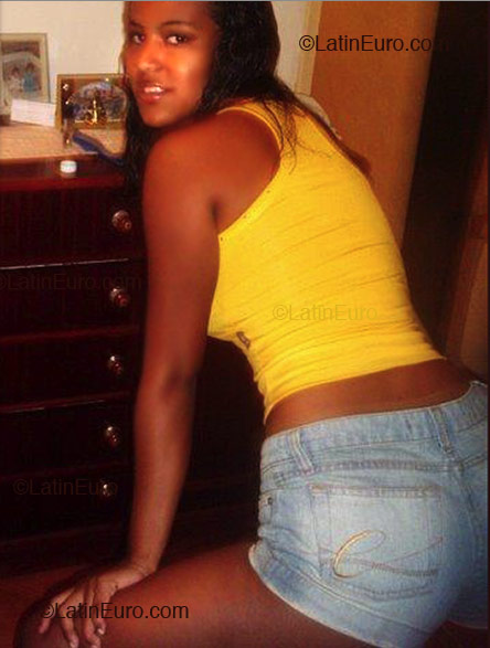 Date this young Brazil girl Alline from RIO DE JANEIRO B2347