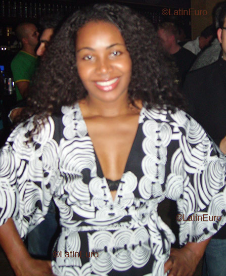 Date this delightful Brazil girl Irailde from  B2376