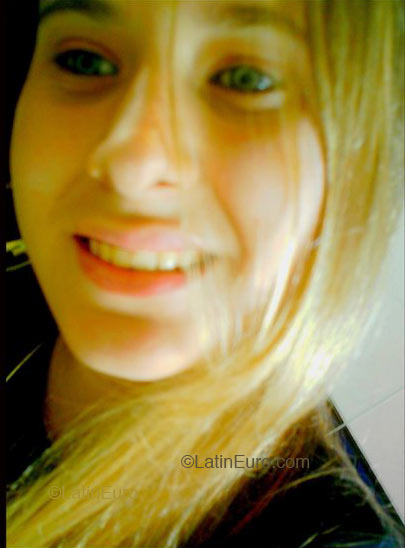 Date this beautiful Brazil girl Camila from Itajai B2415