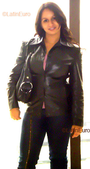 Date this funny Brazil girl Viviane from Goiania B2432