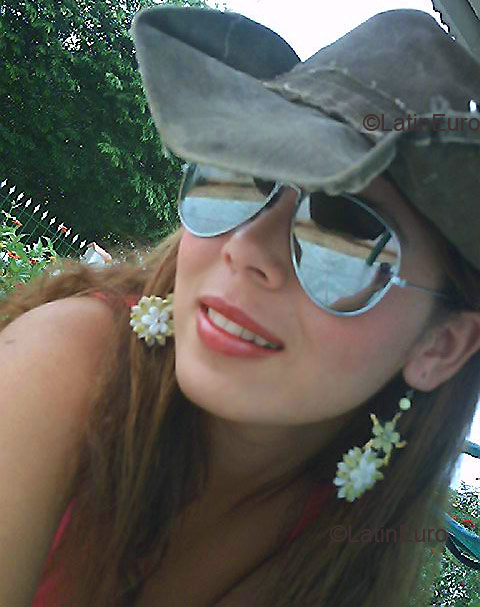 Date this voluptuous Brazil girl Fernanda- from  B2465