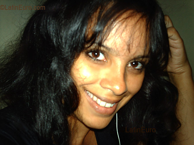 Date this pretty Brazil girl Andreia from VITORIA B2654