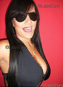 Date this nice looking Brazil girl Cleydyane from GOIANIA B2751