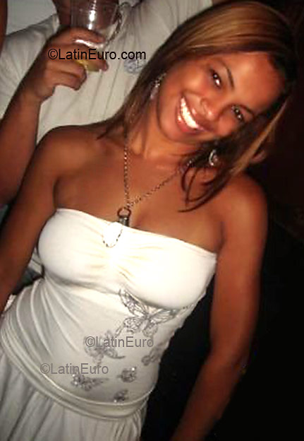 Date this nice looking Brazil girl Nathalia from BELO HORIZONTE B2801
