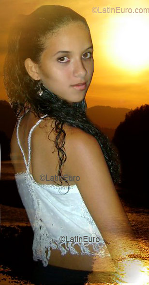 Date this happy Brazil girl Eliane from CARATINGA B2806