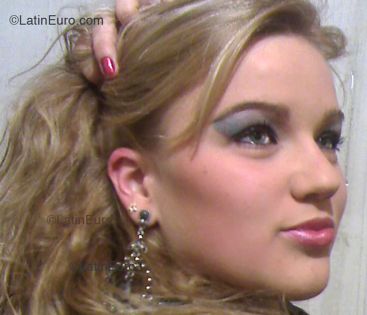 Date this good-looking Brazil girl Priscila from SANTA CRUZ DO SUL B2889