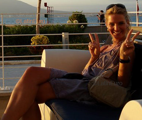 Date this charming Brazil girl Amanda from BLUMENAU B3231