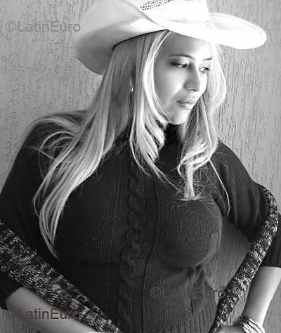 Date this happy Brazil girl Adriana from GOIANIA B3243