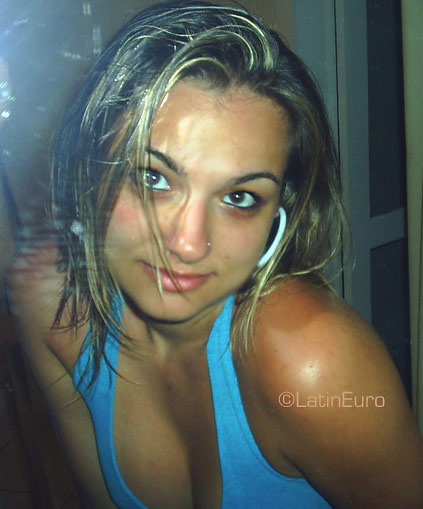Date this beautiful Brazil girl Vivian from SAO PAULO B3599