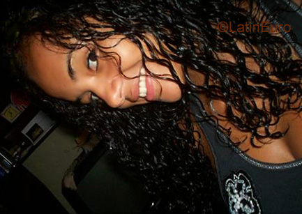 Date this hot Brazil girl Laura from PORTO ALEGRE B3670