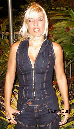 Date this athletic Brazil girl Luciane from BAGE B3701