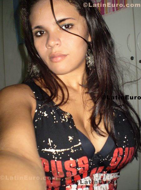 Date this hard body Brazil girl Cinthia from Fortaleza B371